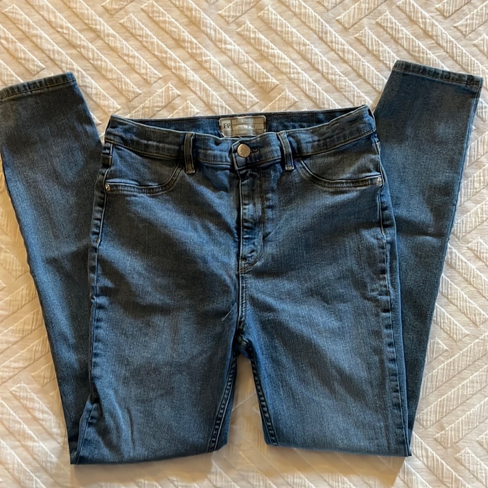 Free People skinny jeans. 👖